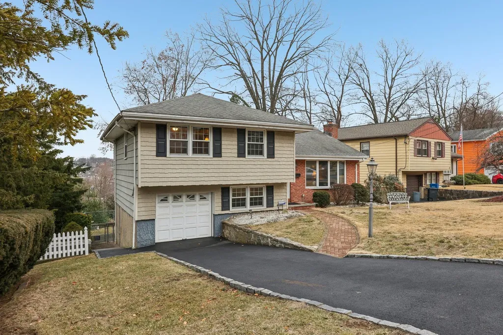 14 Hardy Place Yonkers NY 10703
