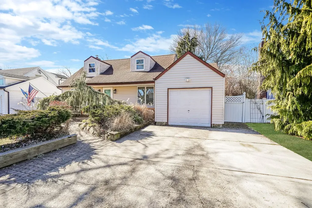 22 Jean Drive Babylon NY 11703
