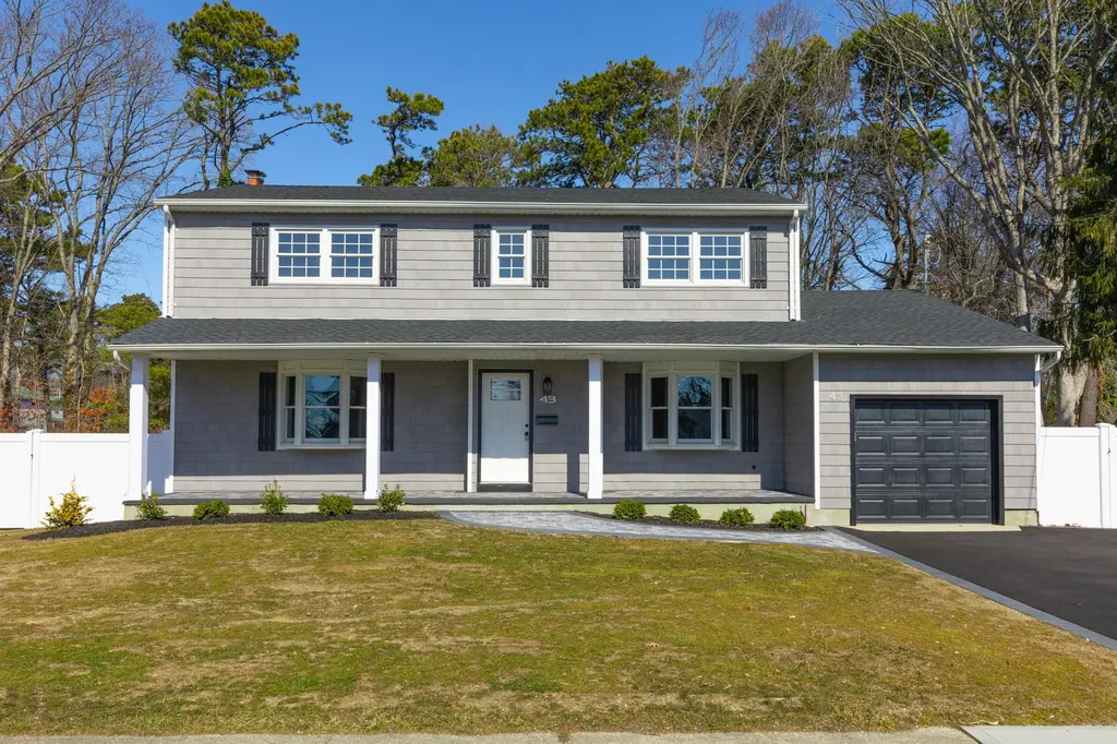 43 Midwood Road West Babylon NY 11704