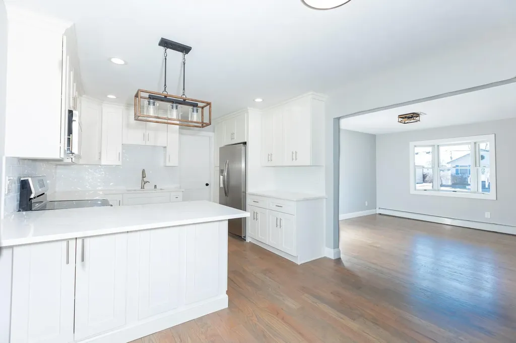 43 Midwood Road West Babylon NY 11704