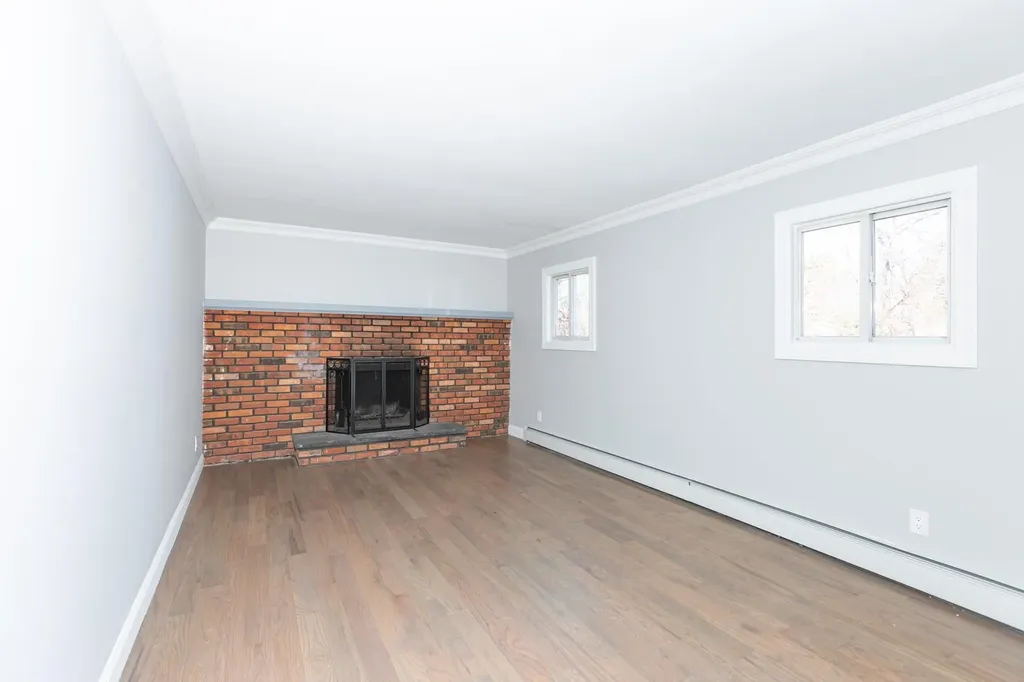 43 Midwood Road West Babylon NY 11704