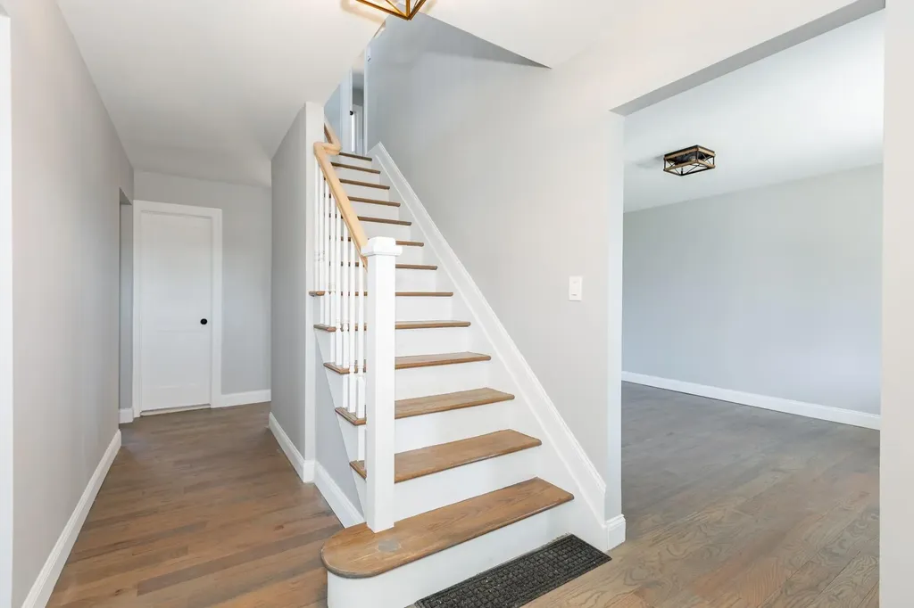 43 Midwood Road West Babylon NY 11704