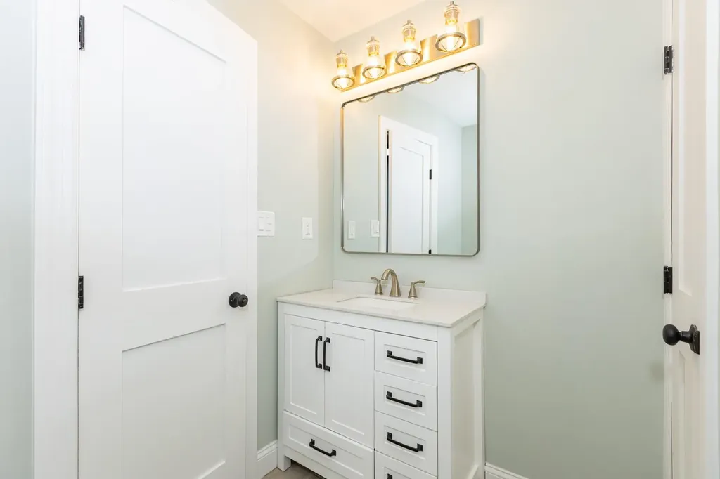 43 Midwood Road West Babylon NY 11704
