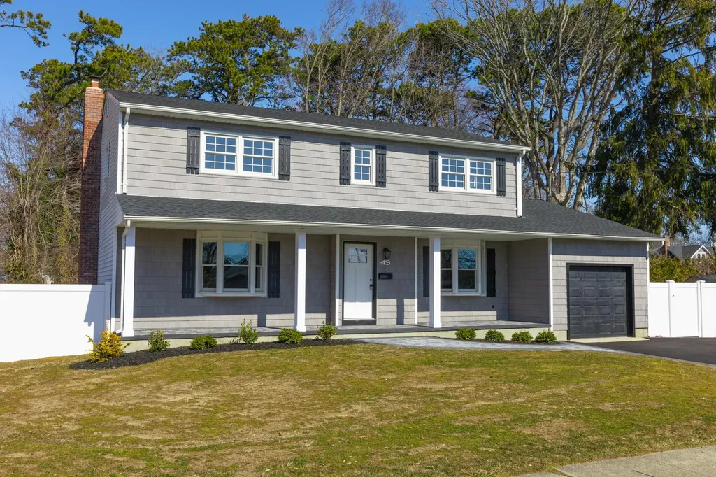 43 Midwood Road West Babylon NY 11704