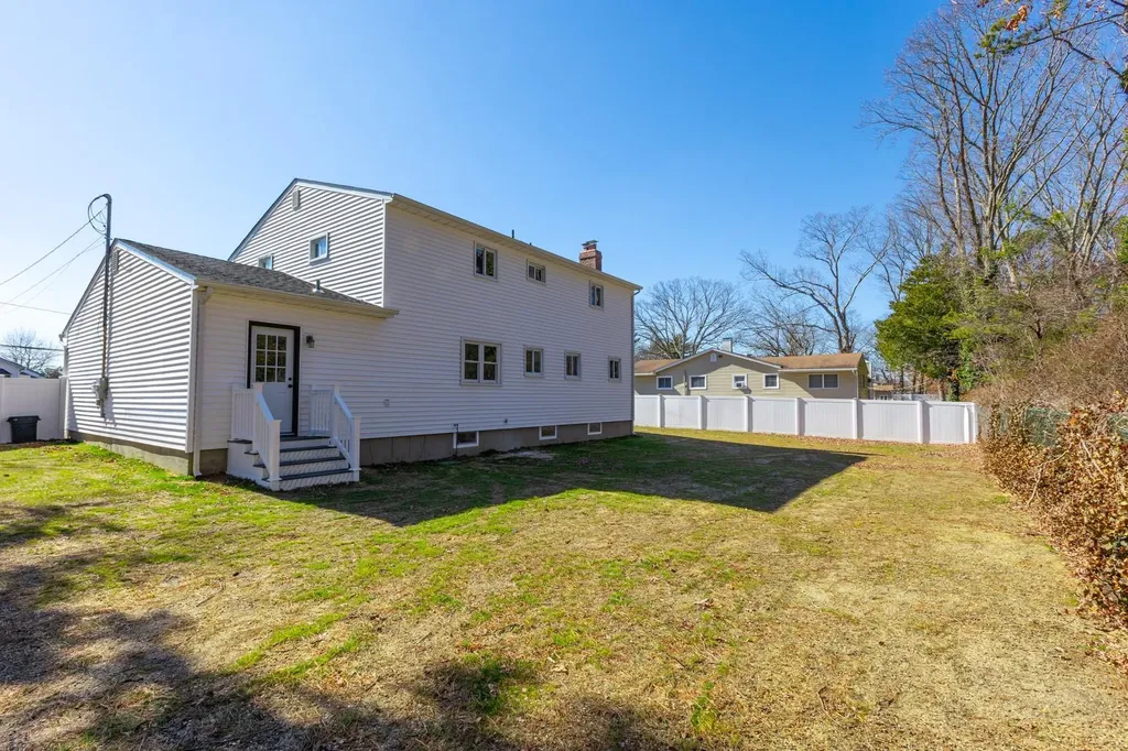 43 Midwood Road West Babylon NY 11704