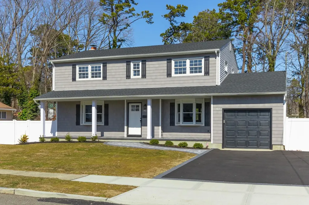 43 Midwood Road West Babylon NY 11704