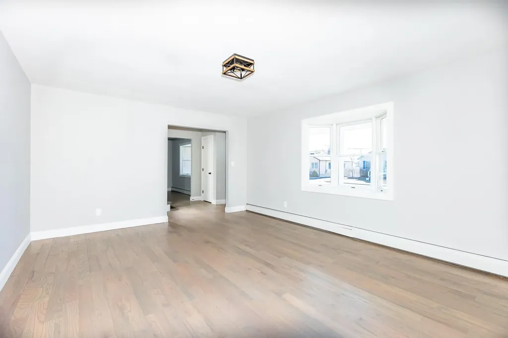 43 Midwood Road West Babylon NY 11704
