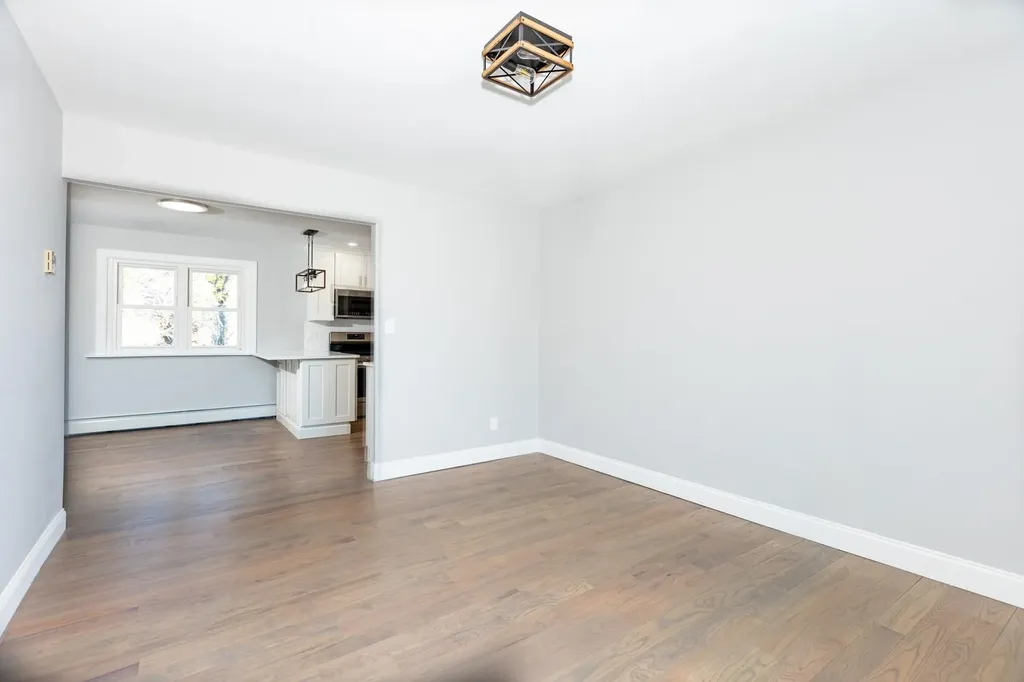 43 Midwood Road West Babylon NY 11704