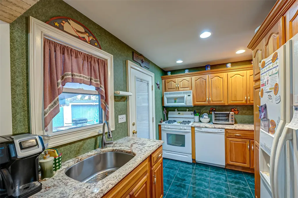 1437 Lincoln Boulevard Bay Shore NY 11706