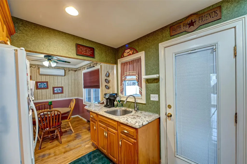 1437 Lincoln Boulevard Bay Shore NY 11706