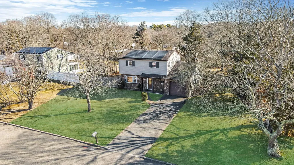 17 Susan Drive Bellport NY 11713