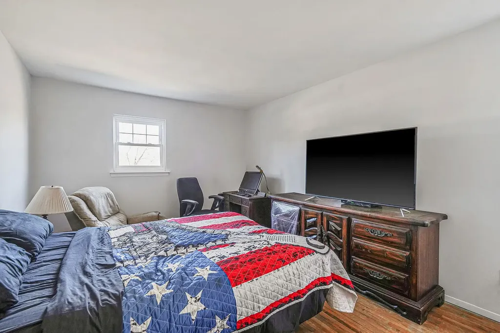 17 Susan Drive Bellport NY 11713