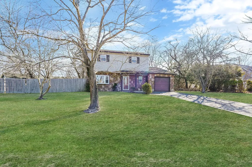 17 Susan Drive Bellport NY 11713