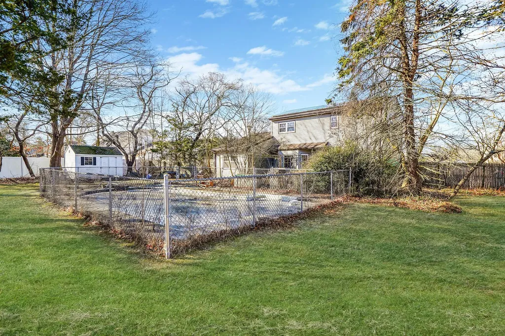 17 Susan Drive Bellport NY 11713