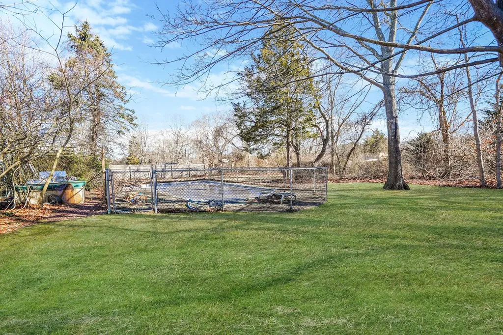 17 Susan Drive Bellport NY 11713