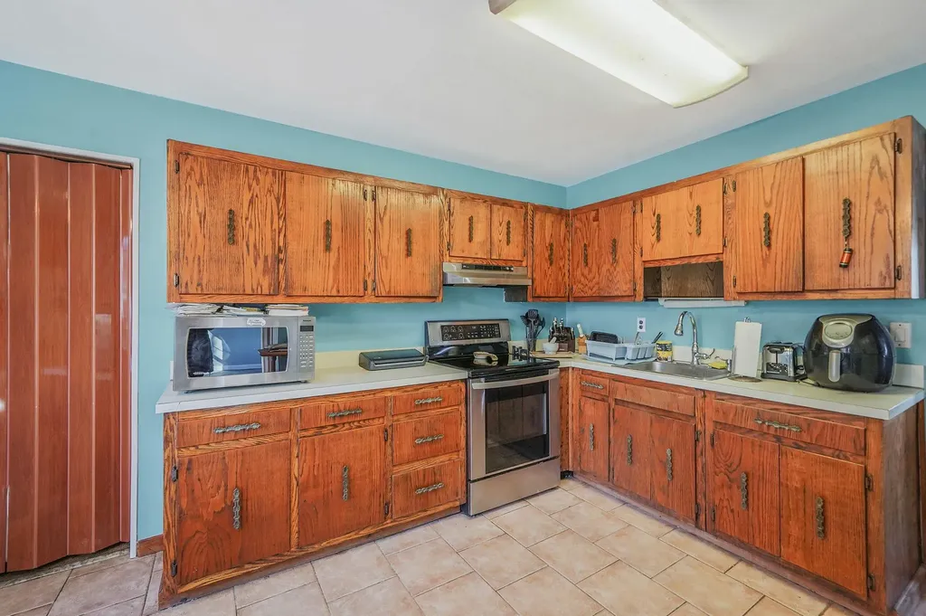 17 Susan Drive Bellport NY 11713