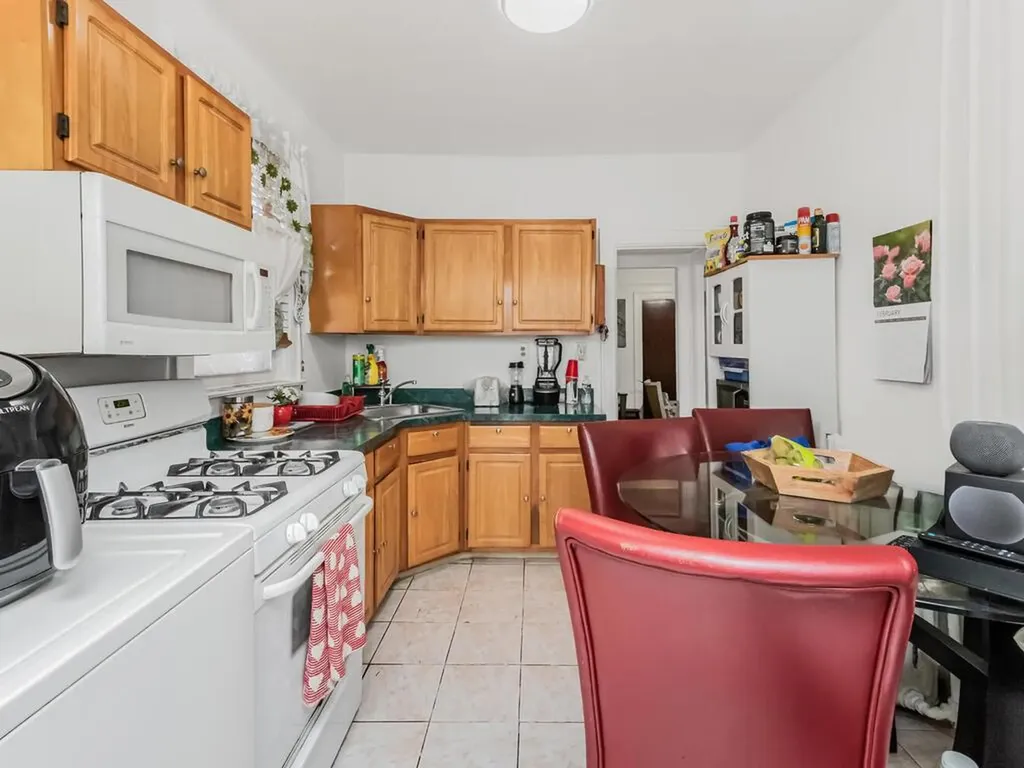 1963 Chatterton Avenue Bronx NY 10472