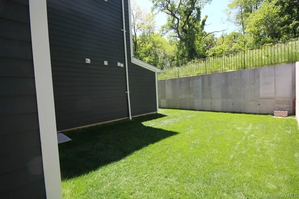 3705 Pratt Avenue Bronx NY 10466