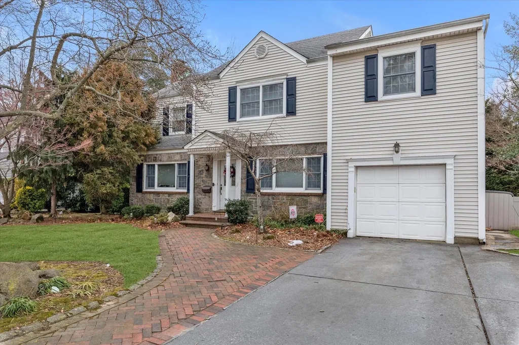 1620 Kent Drive Hewlett NY 11557