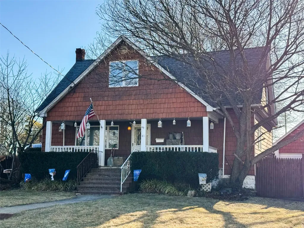 41 S Oregon Road Babylon NY 11704