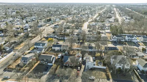 41 S Oregon Road West Babylon NY 11704