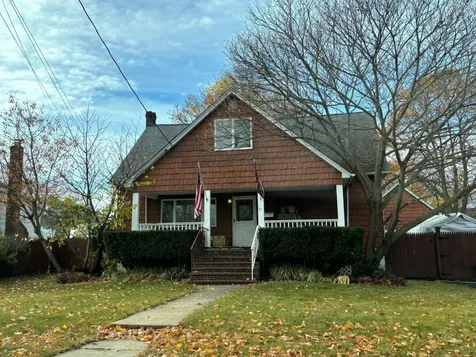 41 S Oregon Road West Babylon NY 11704