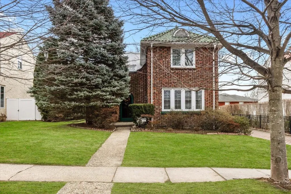 140 Colonial Parkway N Yonkers NY 10710