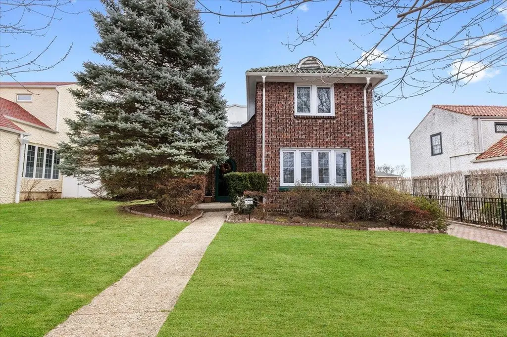 140 Colonial Parkway N Yonkers NY 10710