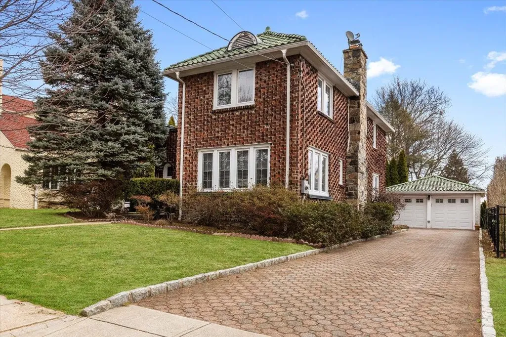 140 Colonial Parkway N Yonkers NY 10710