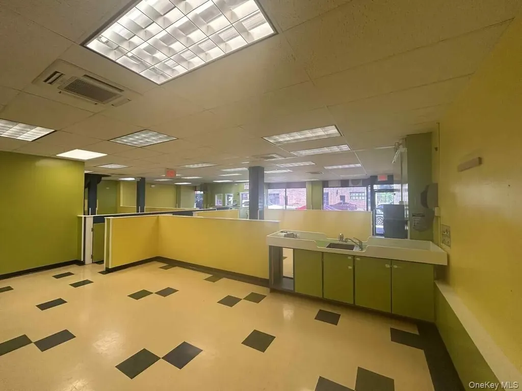 2138 E East Tremont Bronx NY 10462