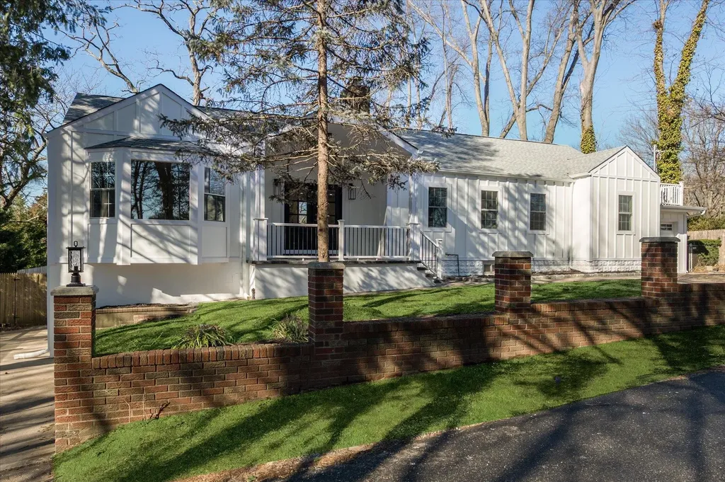 52 Harned Drive Centerport NY 11721