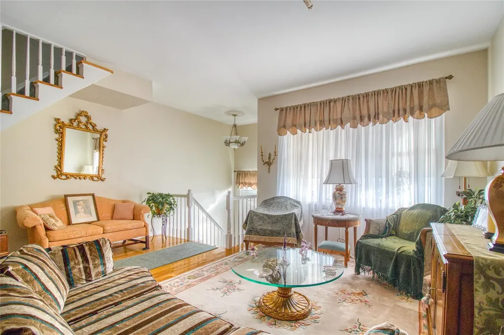 72 Garretson Lane Staten Island NY 10304