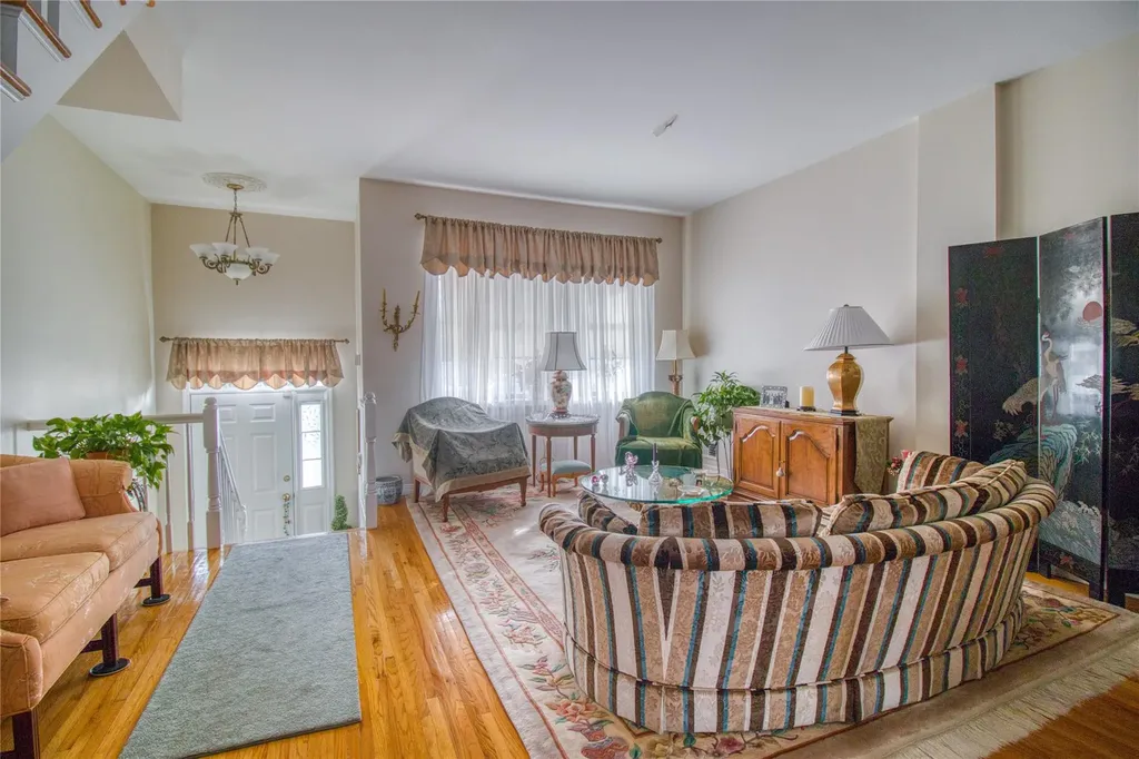 72 Garretson Lane Staten Island NY 10304