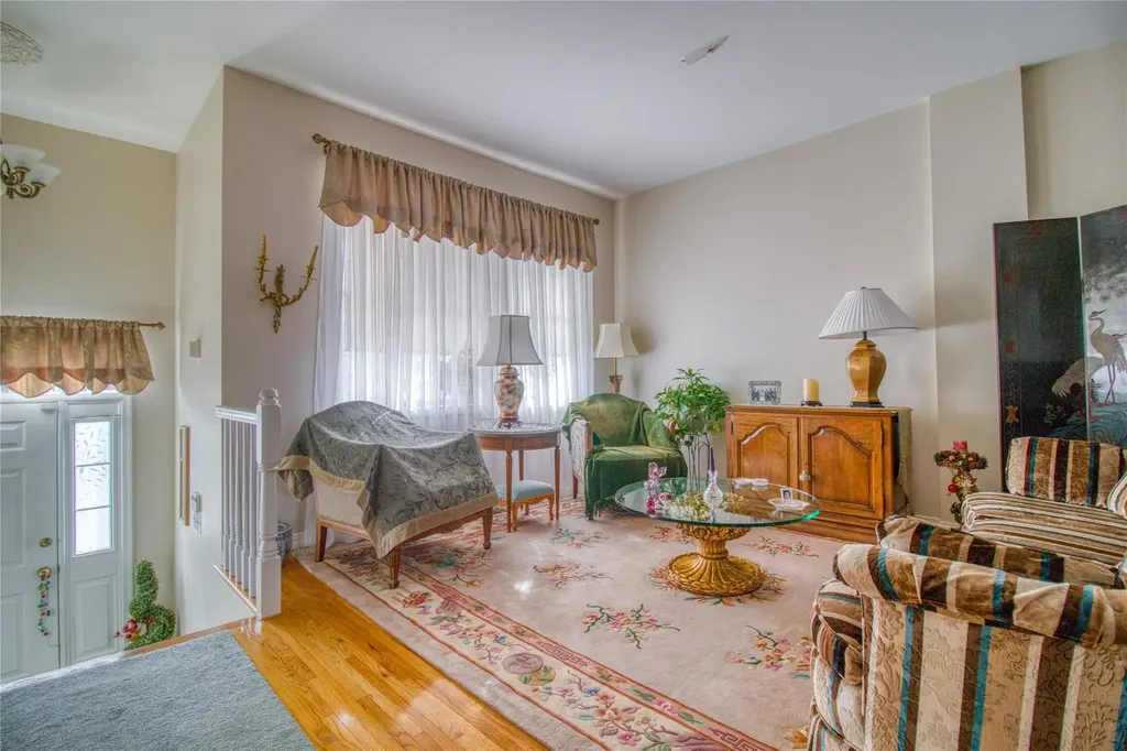 72 Garretson Lane Staten Island NY 10304