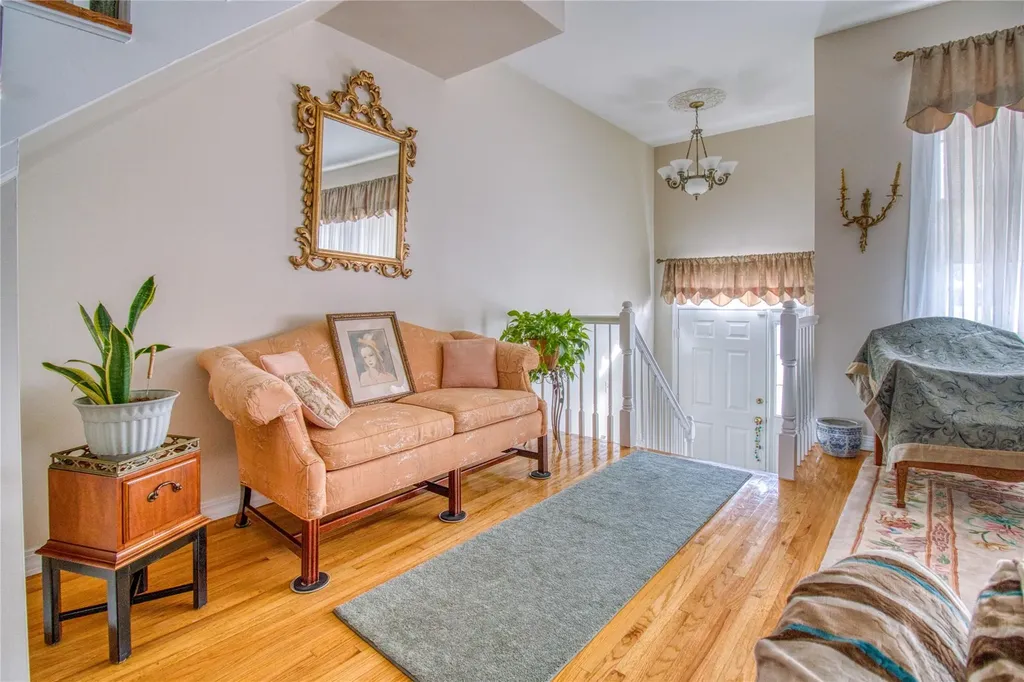 72 Garretson Lane Staten Island NY 10304