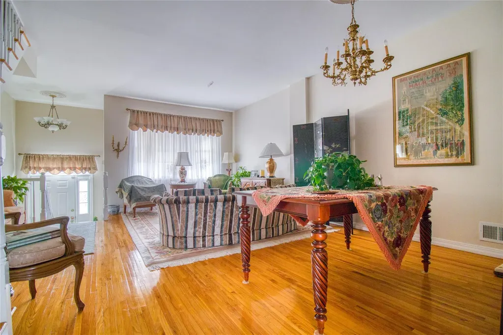 72 Garretson Lane Staten Island NY 10304