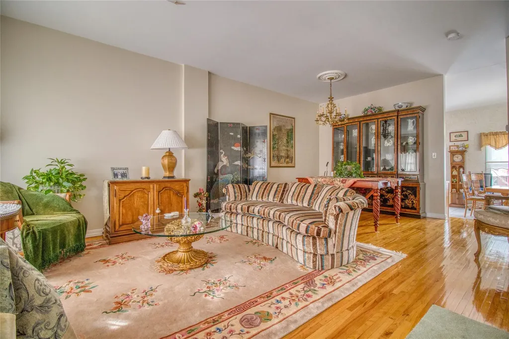 72 Garretson Lane Staten Island NY 10304