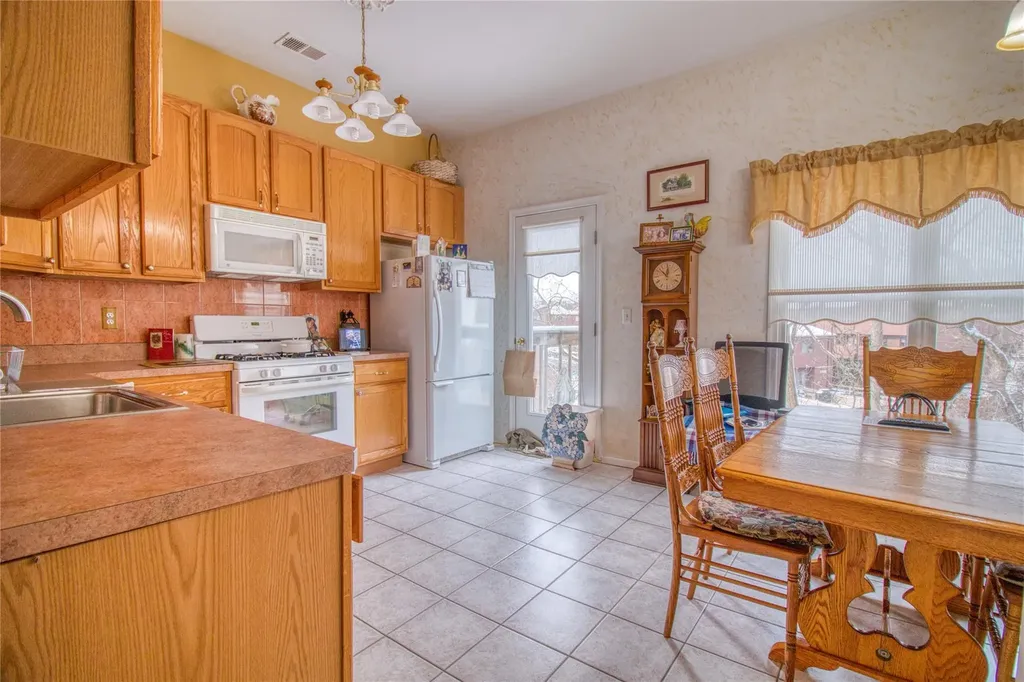 72 Garretson Lane Staten Island NY 10304