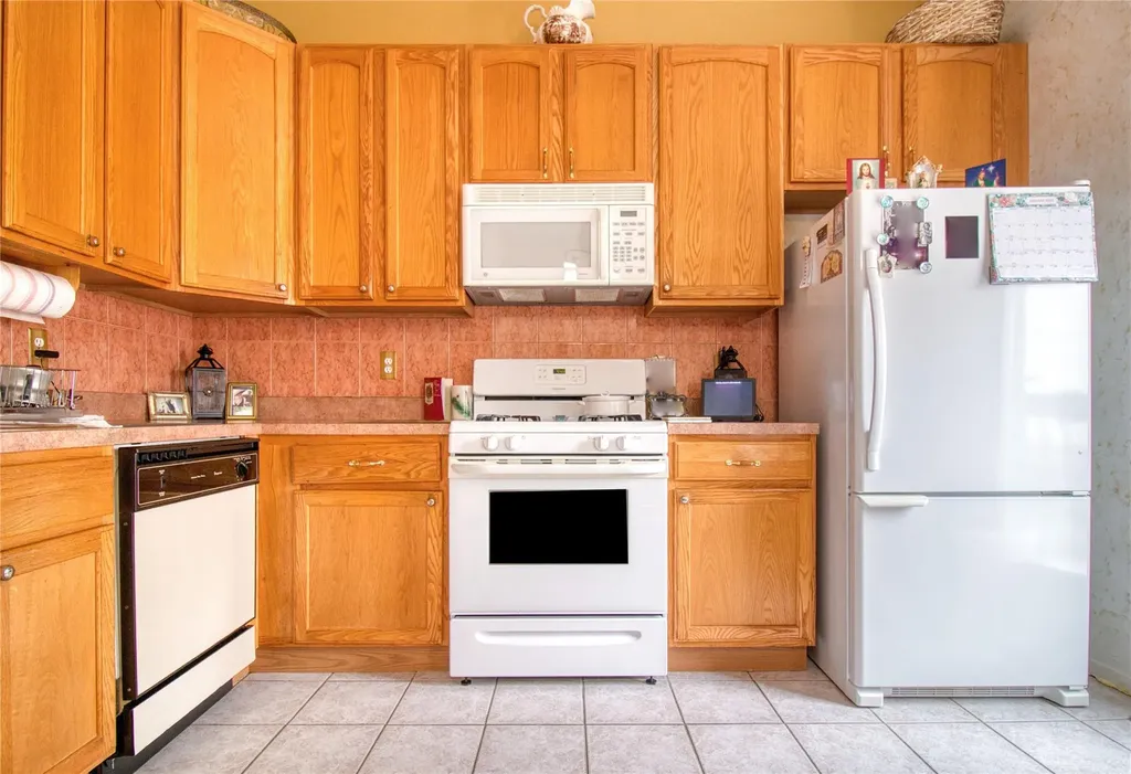 72 Garretson Lane Staten Island NY 10304