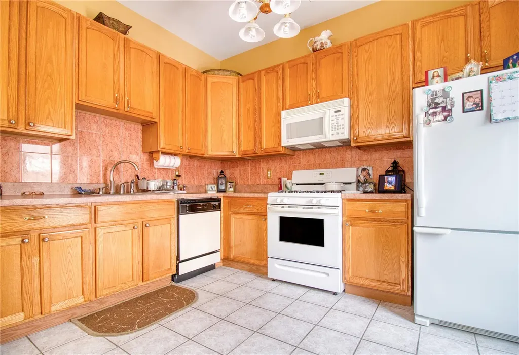 72 Garretson Lane Staten Island NY 10304