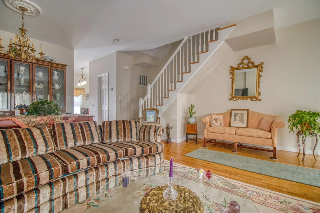 72 Garretson Lane Staten Island NY 10304