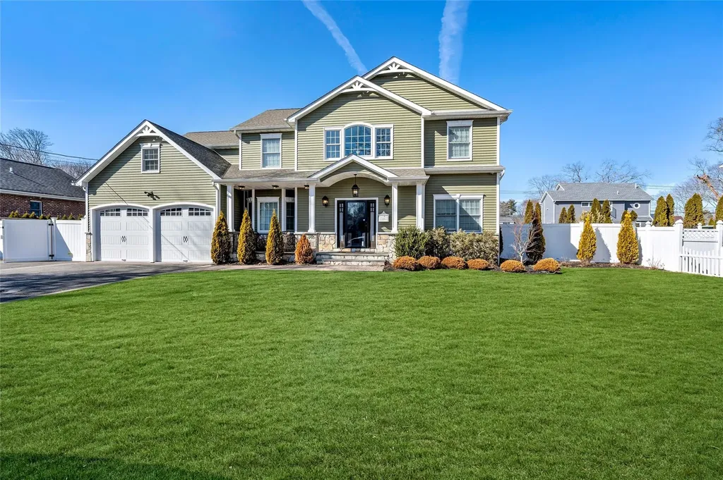 203 Overton Street Babylon NY 11729