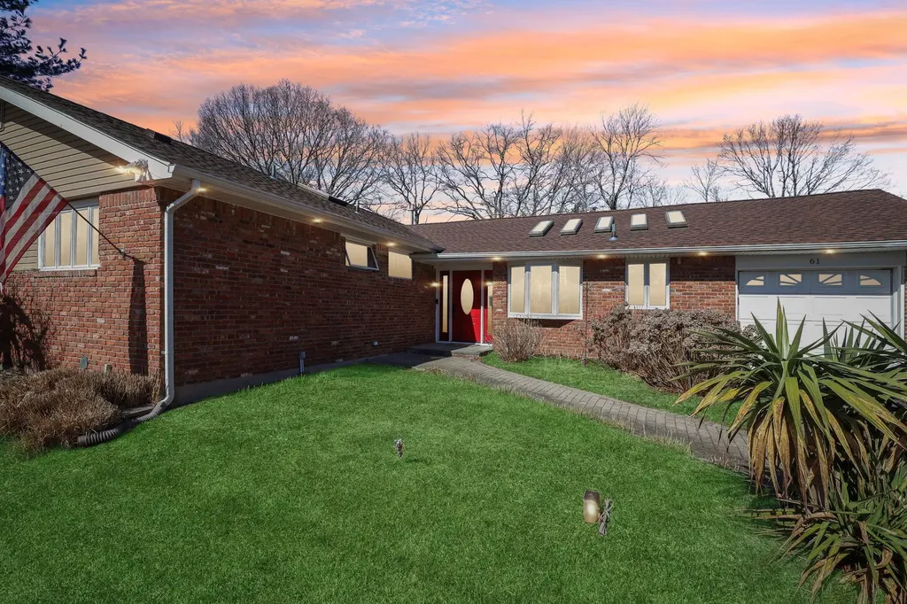 61 Scholar Lane Commack NY 11725
