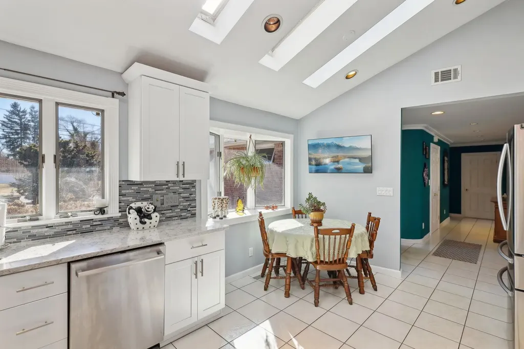 61 Scholar Lane Commack NY 11725