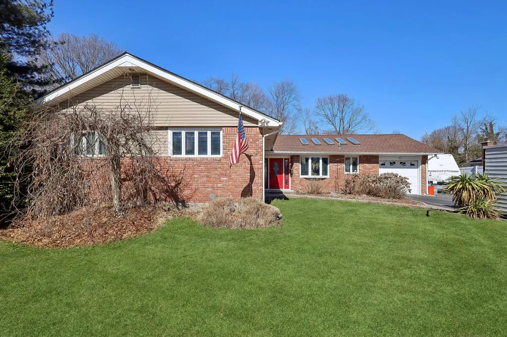 61 Scholar Lane Commack NY 11725