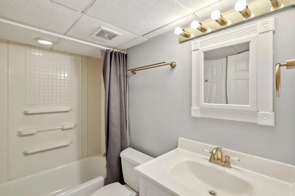 61 Scholar Lane Commack NY 11725