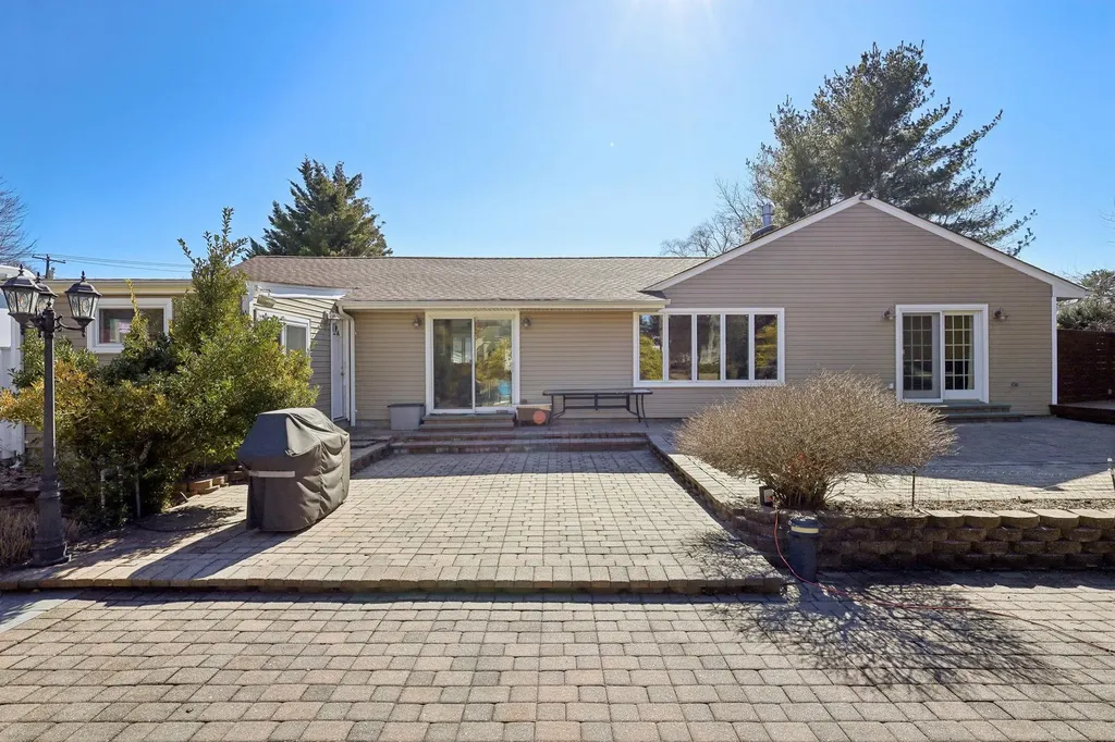 61 Scholar Lane Commack NY 11725
