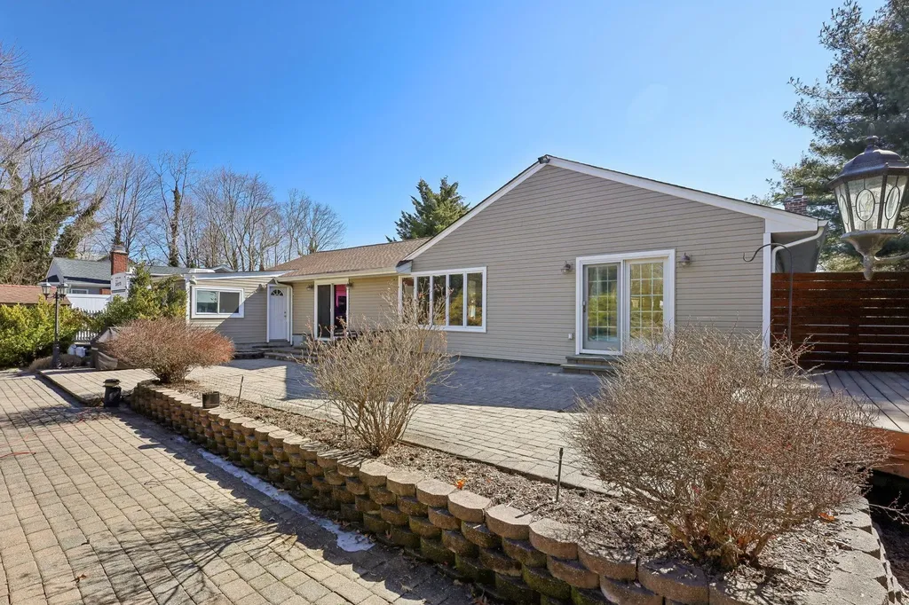61 Scholar Lane Commack NY 11725