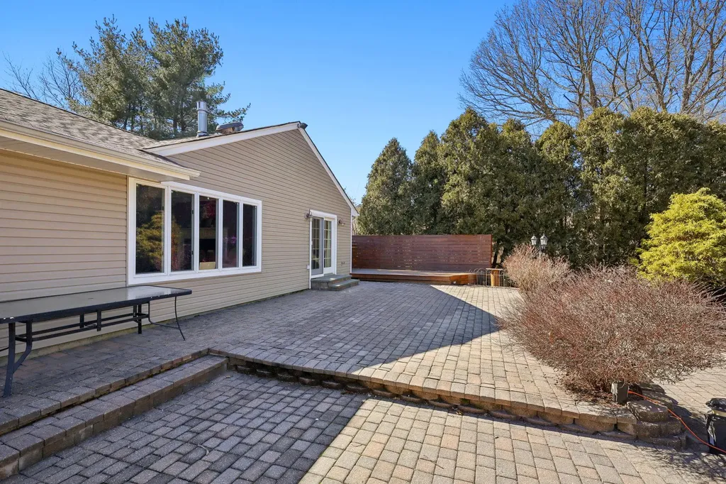 61 Scholar Lane Commack NY 11725