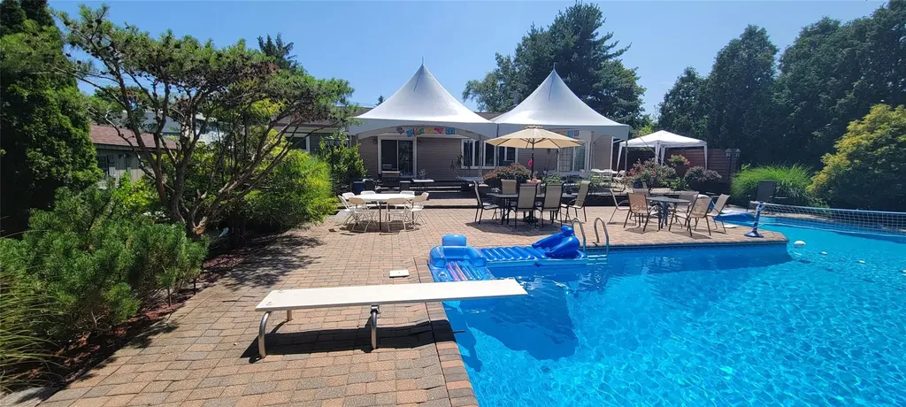 61 Scholar Lane Commack NY 11725